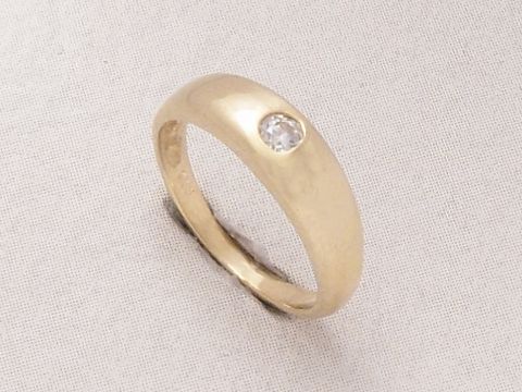 Silber Taufring vergoldet mit Zirkonia aus Sterling Silber, Hersteller Juwelier Harnisch, eleganter, schlichter Ring mit funkelndem Zirkonia im Mittelpunkt.