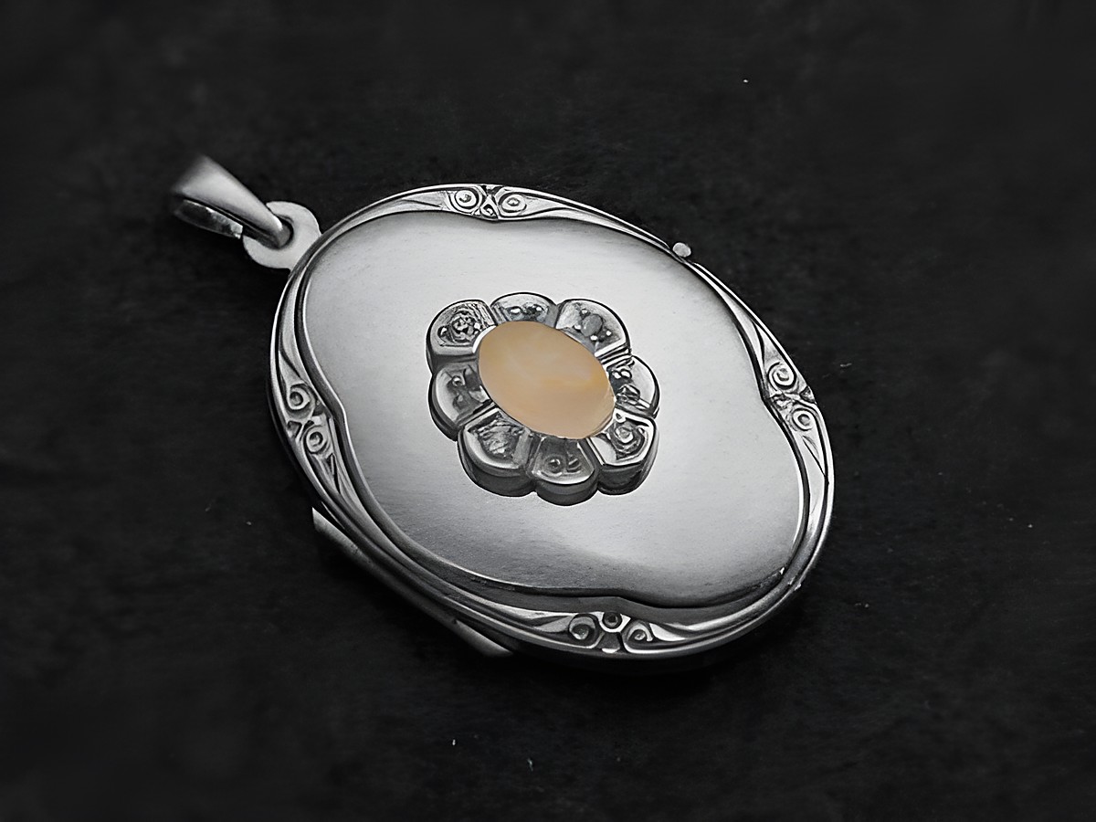 Rosenquarz rosa Medaillon Cabochon in Sterling Silber mit Zirkonia von Juwelier Harnisch, elegantes Design mit blumenförmigem Rahmen um den Stein.