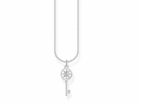 Kette mit einem Schlüsselanhänger aus Silber, Teil der Thomas Sabo Charming Collection, mit einem Durchmesser von 38 bis 45 cm.