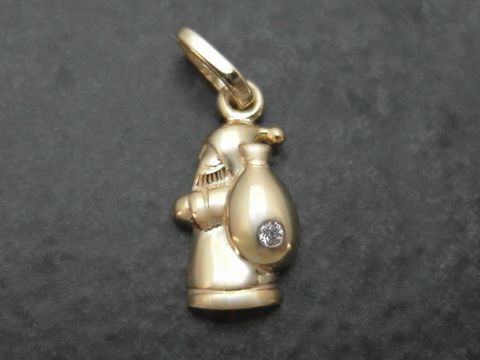 Weihnachtsmann Anhänger aus vergoldetem Sterling Silber mit Zirkonia, hergestellt von Juwelier Harnisch, ideal für die Festtage und als besonderes Schmuckstück.