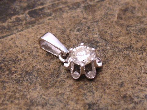 46758-0 Weißgold Anhänger weiblich aus Weißgold 585 mit Brillant, Hersteller Juwelier Harnisch, besetzt mit Diamanten und Brillianten, elegant und stilvoll designed.