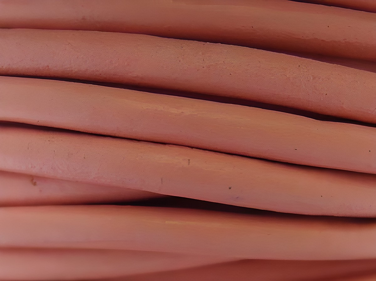 Lederband in Hellrosa, 17 cm lang, 3 mm dick, ergänzt durch ein Silber Bajonett, ideal für Schmuckdesigns und kreative Bastelprojekte. Hersteller Juwelier Harnisch.
