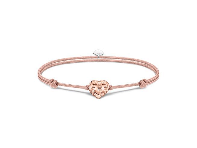 Ein roségoldfarbenes Armband aus Nylon mit einem Karma Bead in Form eines Herzens und silbernen Akzenten, verstellbar bis 22 cm, von Thomas Sabo.