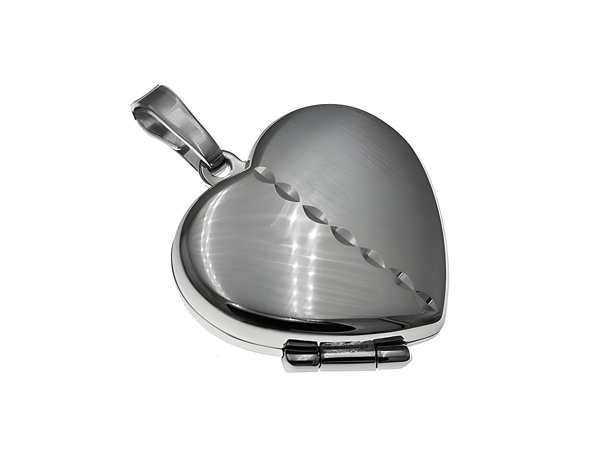 Silber Medaillon in Herzform, mattiert und poliert, rhodiniert, hergestellt von Juwelier Harnisch, zeigt eine elegante und zeitlose Gestaltung.