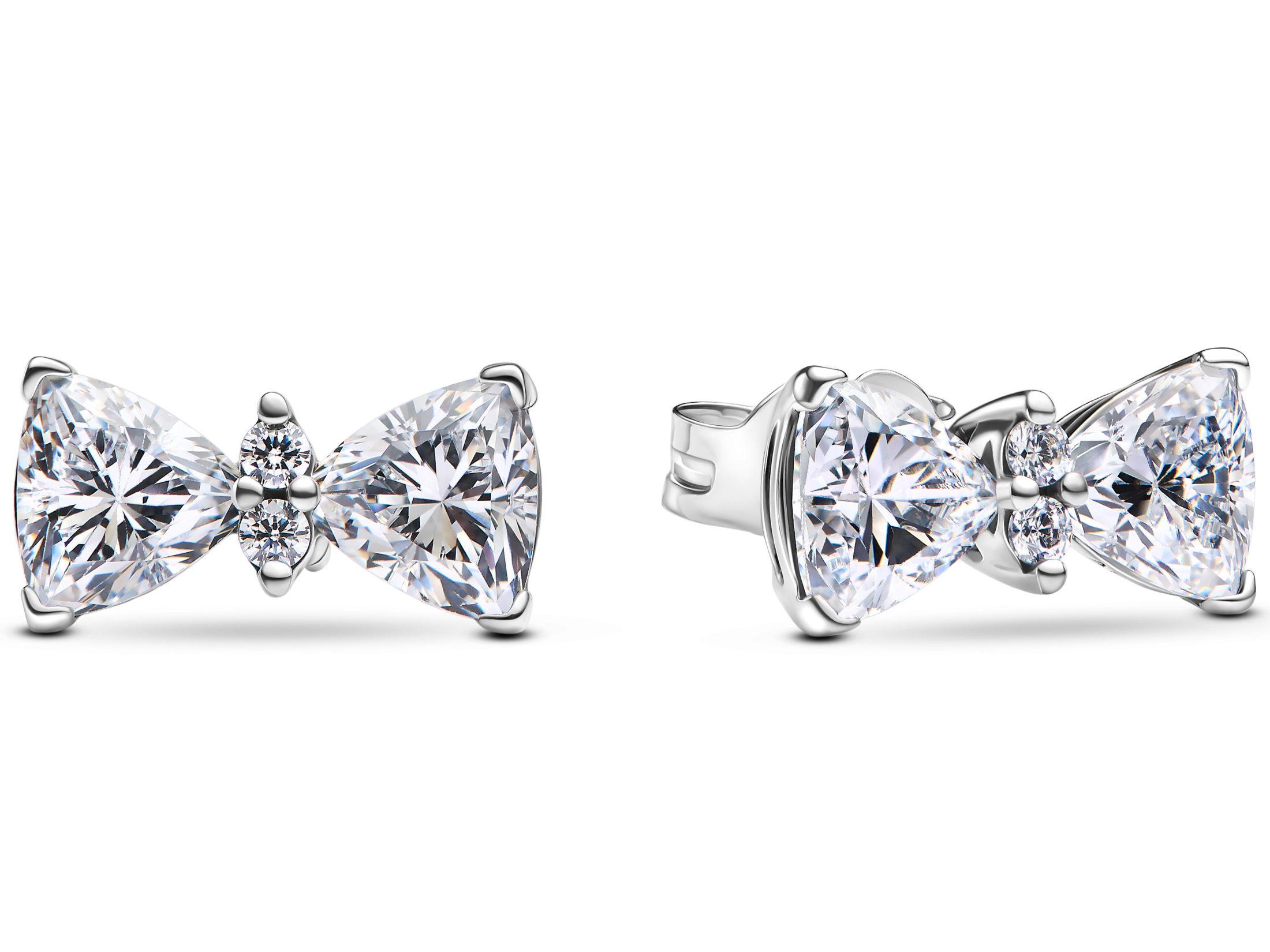 Pandora 293506C01 Ohrstecker aus Silber mit klarem Zironia, elegante Form mit zwei dreieckigen und einem runden Stein, funkelndes Design, ideal für besondere Anlässe.