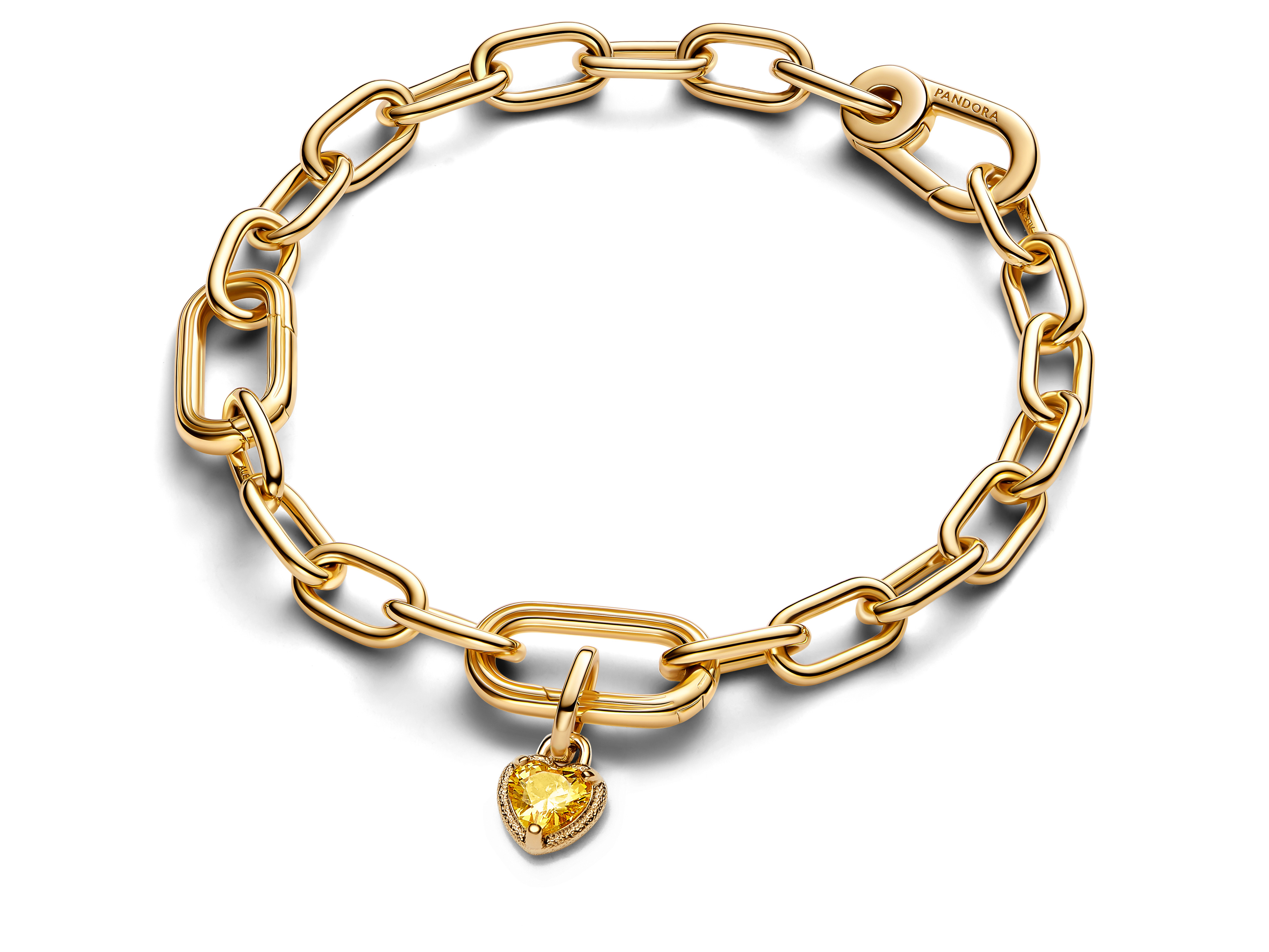Pandora ME 763862C01 Mini Charm Herz in Gelbgold Vergoldung auf einer eleganten Kette, die stilvolle Akzente setzt und für besondere Anlässe geeignet ist.