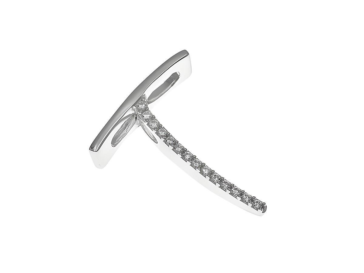 Anhänger aus poliertem Sterling Silber in Form des Buchstabens T mit Zirkonia-Verzierungen, hergestellt von Juwelier Harnisch. Ein elegantes und stilvolles Schmuckstück.