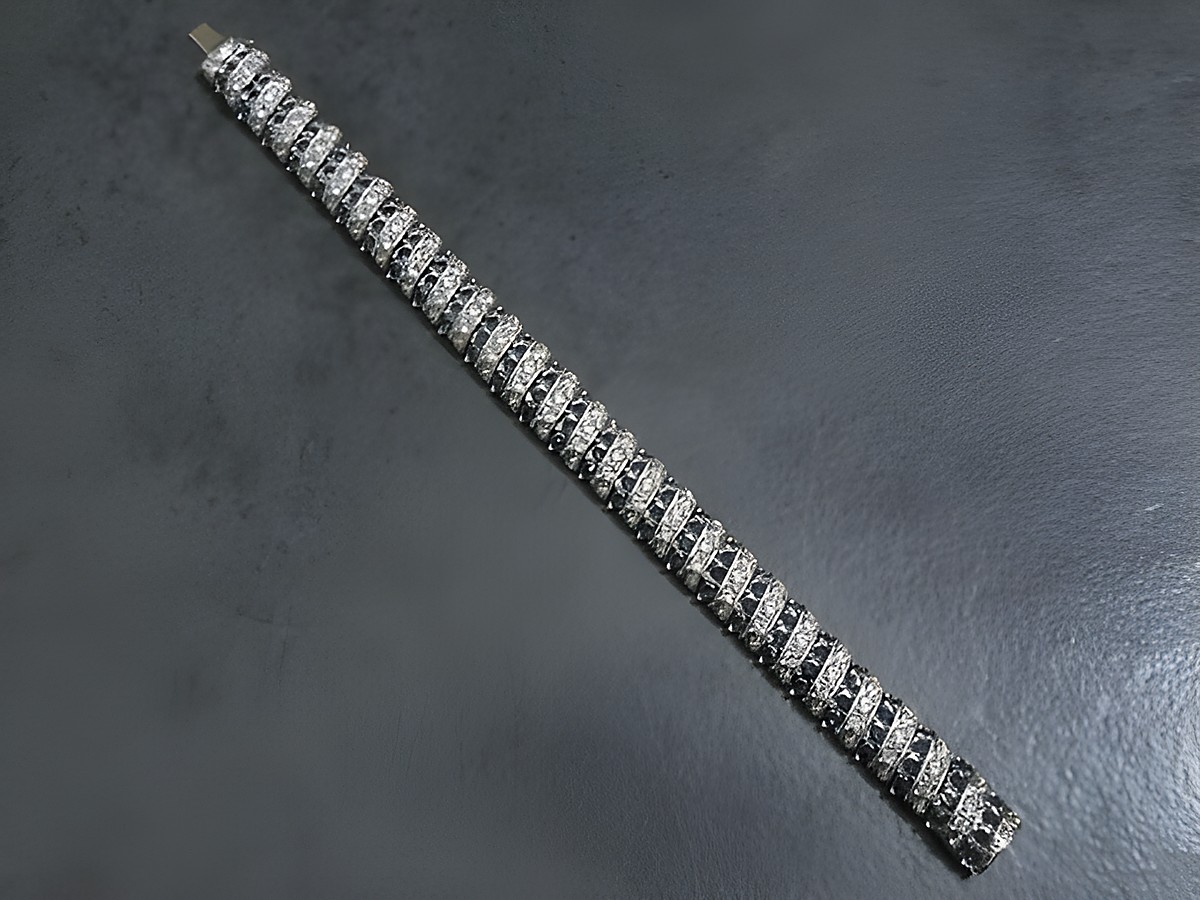 Pompöses Strass Armband in Blau, silberfarben, 17,5 cm, hergestellt von Juwelier Harnisch, ideal für festliche Anlässe und elegante Outfits. – Ansicht 2