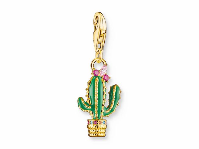 Charm-Anhänger von Thomas Sabo im Design eines Kaktus aus vergoldetem Silber, verziert mit buntem Glas-Keramik Stein und Emaille, ideal für Strand- und Meer-Liebhaber.