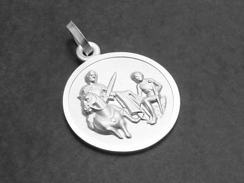 Sterling Silber Anhänger mit der Darstellung des Heiligen Martin von Tours, zu sehen sind der heilige Martin auf einem Pferd und ein bedürftiger Mensch, gefertigt von Juwelier Harnisch, Schutzpatron.