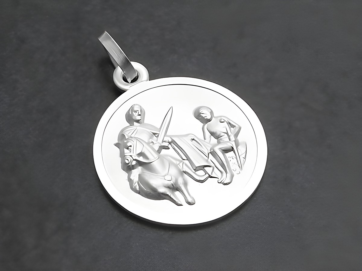 Sterling Silber Anhänger mit der Darstellung des Heiligen Martin von Tours, zu sehen sind der heilige Martin auf einem Pferd und ein bedürftiger Mensch, gefertigt von Juwelier Harnisch, Schutzpatron.