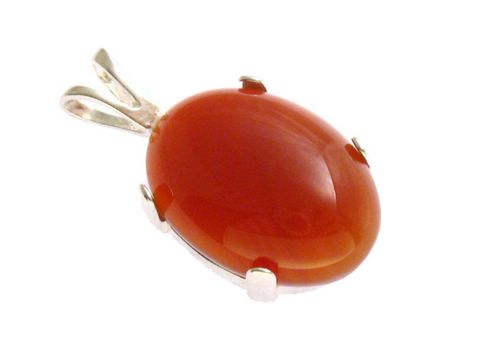 Karneol Cabochon im ovalen Design, eingefasst in einem glänzenden Sterling Silber Anhänger des Herstellers Juwelier Harnisch, ideal für elegante Schmuckstücke.