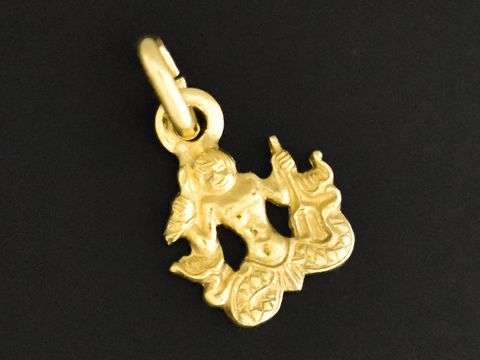 Wassermann Anhänger Gold 333, plastisch filigran gestaltet, zeigt das Wassermann-Sternzeichen, hergestellt von Juwelier Harnisch, idealer Schmuck für Sternzeichen-Liebhaber.