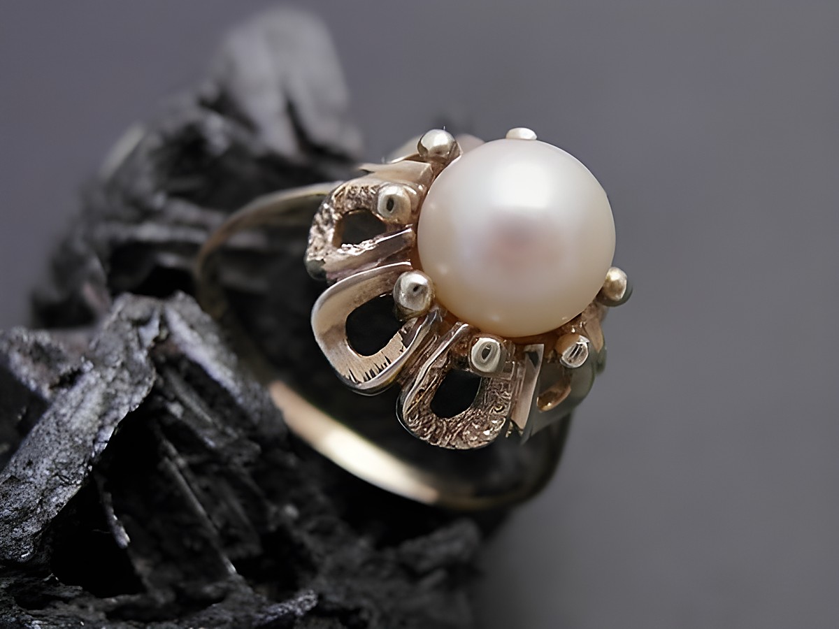Gold Perlen Ring beeindruckend Gr. 54,5 Zuchtperle 7,2 mm Gold 333 Hersteller Juwelier Harnisch bis Gr. 56 18. Elegantes Design mit einer zentralen Perle und filigraner Verarbeitung.