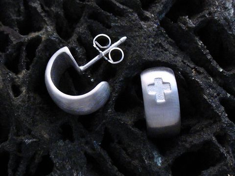 Sterling Silber rhod. göttlich mattiert Ohrstecker und Ring mit Kreuzmotiv, Hersteller Juwelier Harnisch, bis 15 mm. Elegantes Schmuckset für besondere Anlässe.