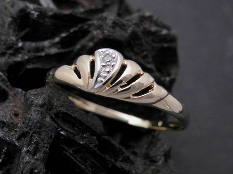 Gold Ring kunstvoll Gold 585 bicolor mit Diamant Goldring Gr. 54 Hersteller Juwelier Harnisch bis Gr. 54 17,5. Elegant gestalteter Ring mit feinen Details und funkelndem Stein.