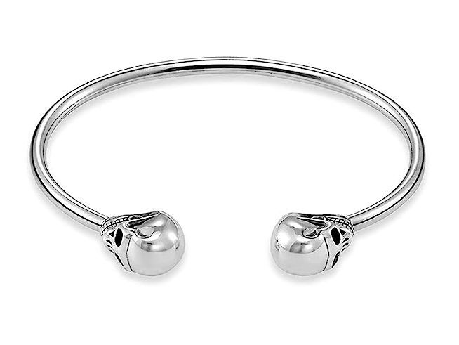 Thomas Sabo Armreif AR082-637-12-XL aus Sterling Silber mit zwei Totenkopf-Designs an den Enden, elegante und auffällige Schmuckstück, Länge von 18 cm, Hersteller Thomas Sabo.