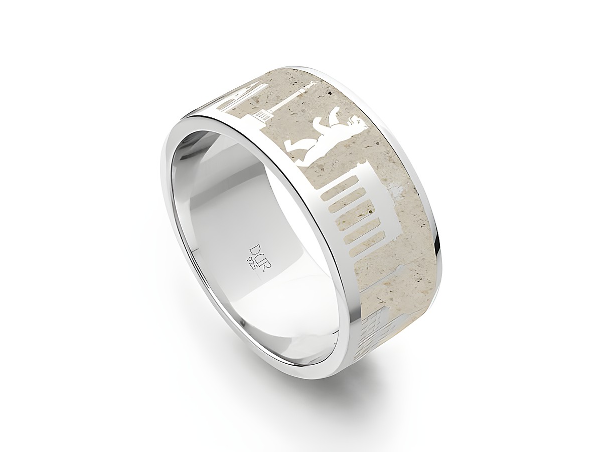 DUR Ring Berliner Mauer Sand R5425.56 aus Sterling Silber in Größe 56, mit eingravierten Motiven der Berliner Mauer und der Stadtlandschaft auf sandfarbenem Hintergrund.