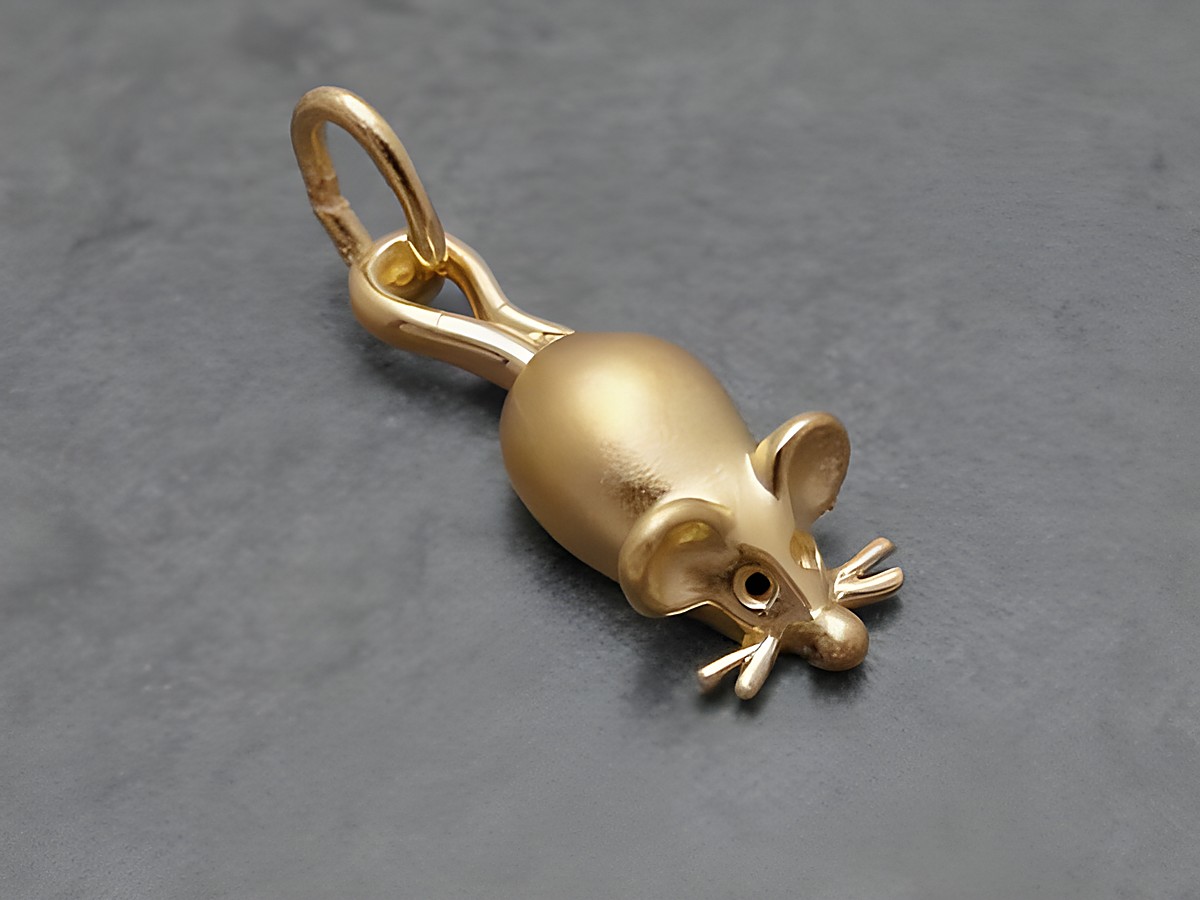 Anhänger Maus aus Gold, zauberhaft gestaltet, Hersteller Juwelier Harnisch, ideal für Tierliebhaber.