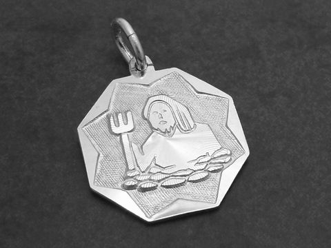 Silber Anhänger Platte Sternzeichen Wassermann Hersteller Juwelier Harnisch zeigt eine stilisierte Darstellung des Wassermanns mit einem Wasserkrug auf einer achteckigen Form.