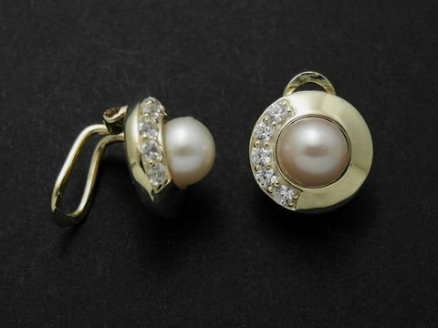 Silber Ohrringe CLIP mit Süßwasserzuchtperle und weißen Zirkonia verführerisch designt, Hersteller Juwelier Harnisch, elegant und stilvoll für besondere Anlässe.