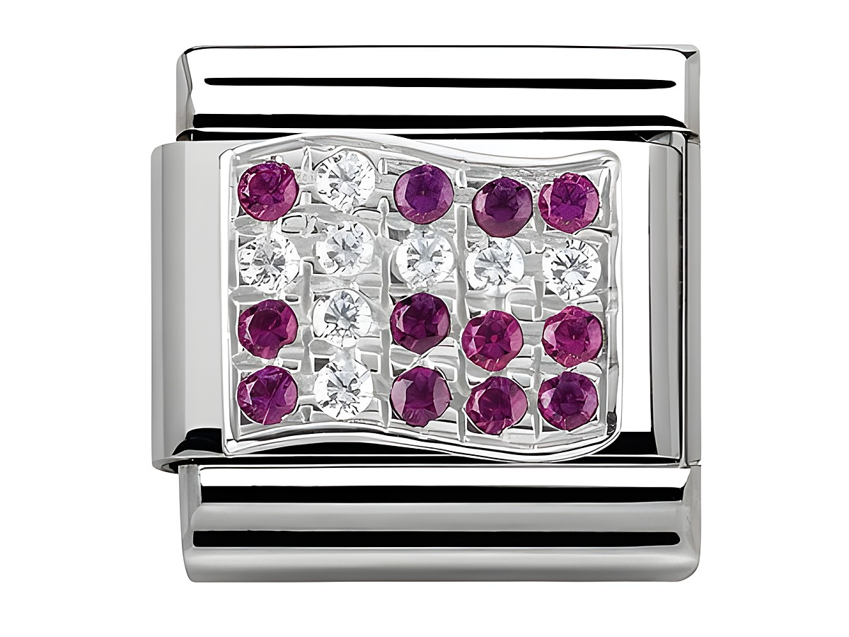 Das Bild zeigt ein elegantes Armbandglied von Nomination in Classic SilverShine Ausführung, verziert mit glitzernden Zirkonia in den Farben der dänischen Flagge, rot und weiß.
