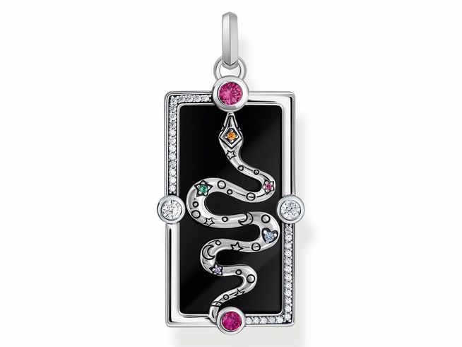 Thomas Sabo Anhänger PE958-473-7 aus Silber mit buntem Emaille und Glas-Keramik Stein, zierten von Zirkonia, zeigt eine elegante Schlange auf einer schwarzen Fläche.