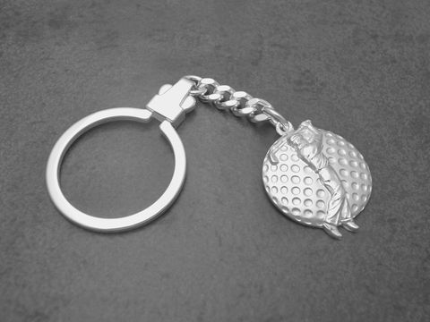 39509-0 Schlüsselanhänger Golfer aus echtem Sterling Silber von Juwelier Harnisch, eine schöne Geschenkidee mit einem detaillierten Golfer und Golfball-Design.