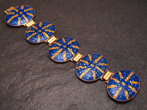 60954-0 Armband 19 cm SUN blau-gelb - Emaille vergoldet, Hersteller: Juwelier Harnisch, zeigt eine elegante Schmuckkomposition mit blauen und gelben Emaille-Elementen.