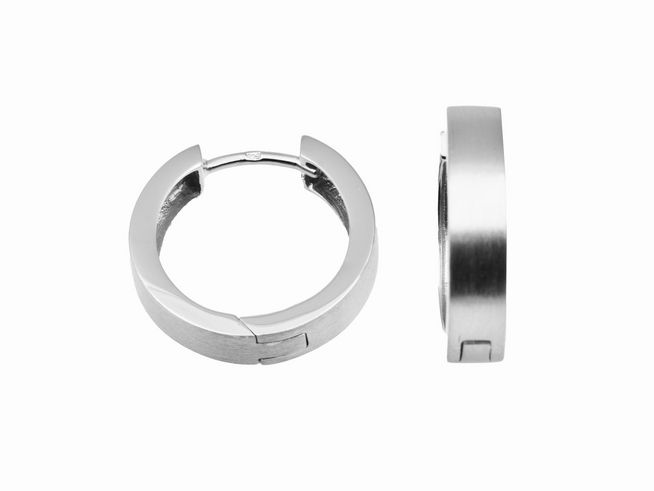 Moderne Creolen aus rhodiniertem Sterling Silber mit einem Durchmesser von 1,7 cm. Elegant und zeitlos, geeignet für jeden Anlass, hergestellt von Juwelier Harnisch, bis 25 mm.