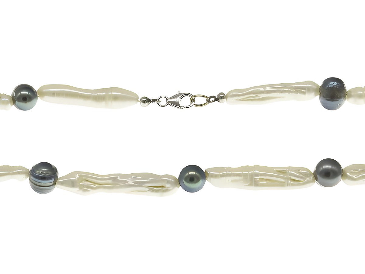 Perlenkette aus Süßwasser-Zuchtperlen in Weiß und Violett, 52 cm lang, mit Silberverschluss, gefertigt von Juwelier Harnisch, stilvolles bunter Schmuck für elegante Auftritte.