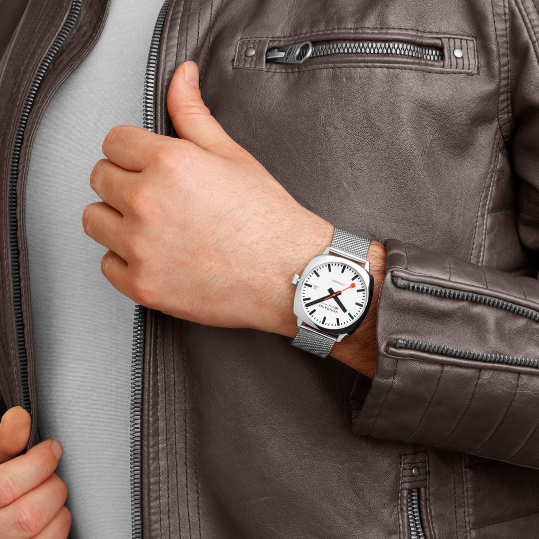 Mondaine Uhr - Cushion - Edelstahl Band - 39 mm – Ansicht 3