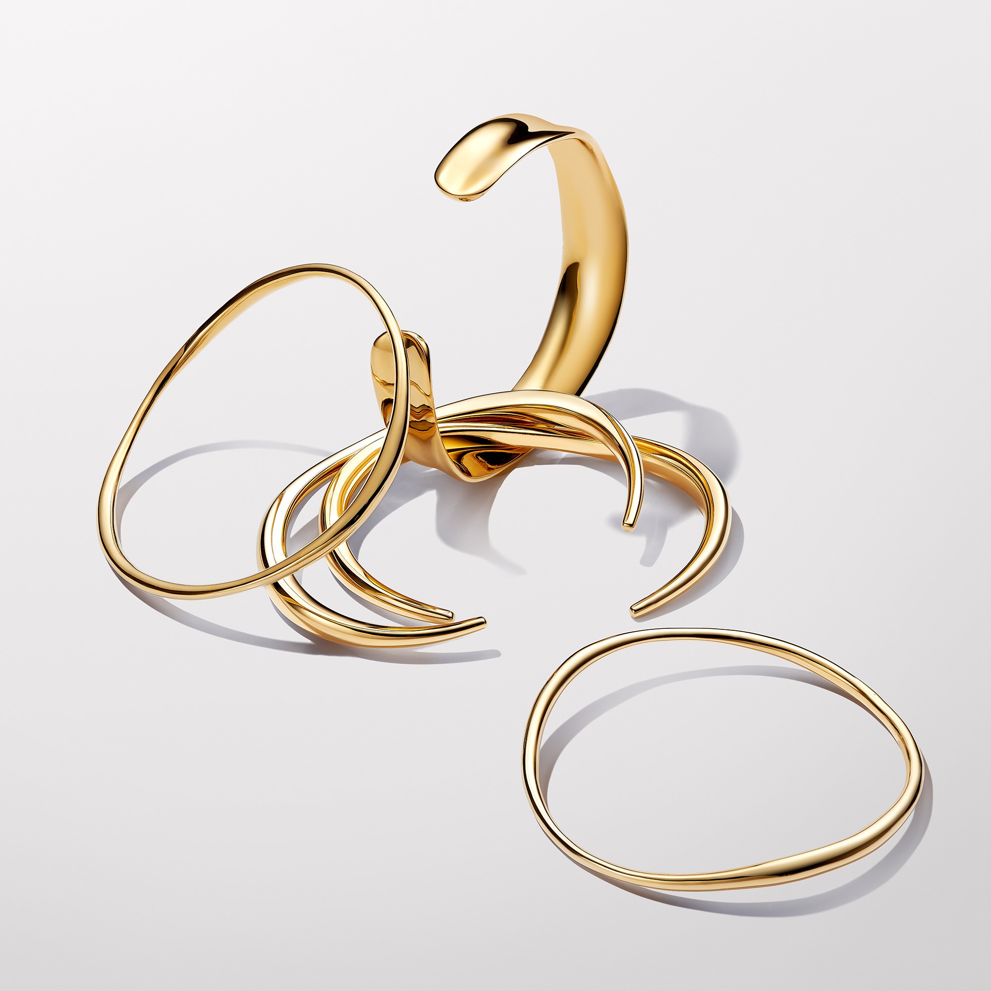 Pandora ESSENCE organisch geformter Offener Armreifen - Gelbgold verg. – Ansicht 2