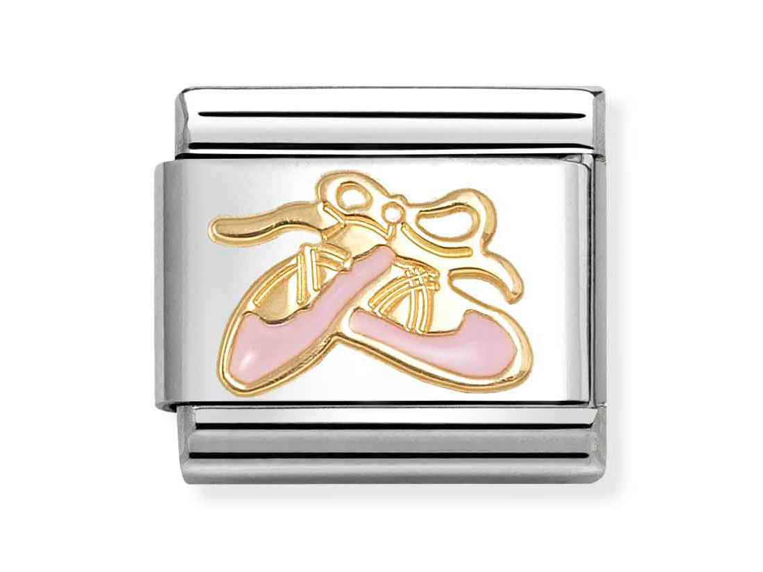 Rosafarbene Ballettschuhe aus Emaille mit goldenen Akzenten auf einem silbernen Hintergrund, stilvoll präsentiert, ideal für Schmuckliebhaber und Tänzerinnen, Hersteller Pandora, Neuheiten.