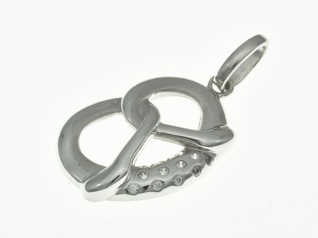 Brezel Anhänger aus rhodiniertem Sterling Silber mit funkelnden Zirkonia verziert, hergestellt von Juwelier Harnisch, stilvolles und vielseitiges Schmuckstück in ansprechender Form.