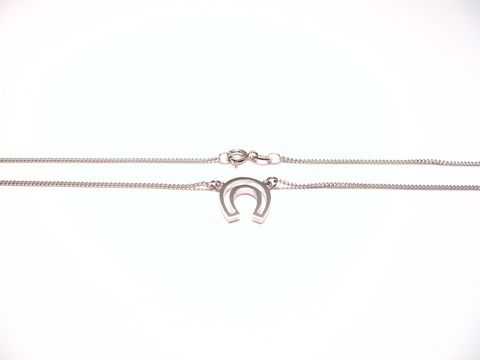 Silberkette mit Hufeisen für Pferde-Liebhaber 42 cm, Produkt von Juwelier Harnisch, elegantes Mittelteil mit Hufeisenmotiv, ideal für nostalgische Schmuckliebhaber.