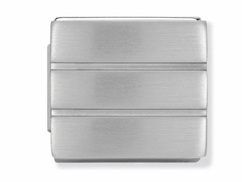 Edelstahl Ikons von Nomination, mattierte Oberfläche mit drei horizontalen Streifen, modernes und elegantes Design, ideal für individuelle Armbänder und Schmuck.