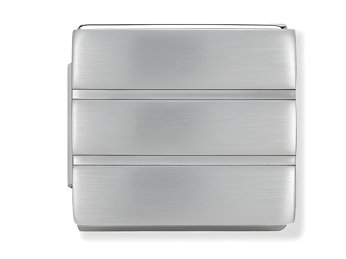 Edelstahl Ikons von Nomination, mattierte Oberfläche mit drei horizontalen Streifen, modernes und elegantes Design, ideal für individuelle Armbänder und Schmuck.