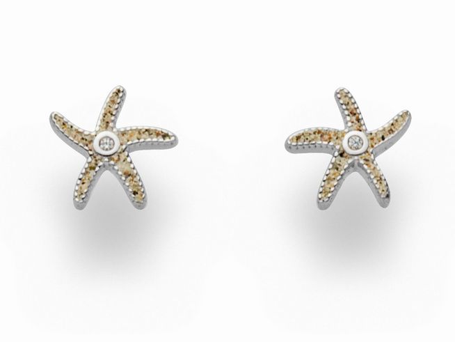 Zwei langlebige Ohrringe in Form von Seesternen aus Sterling Silber, verziert mit farbigen Akzenten und klarem Stein in der Mitte, elegant und maritim. Ideal für einen stilvollen Look.