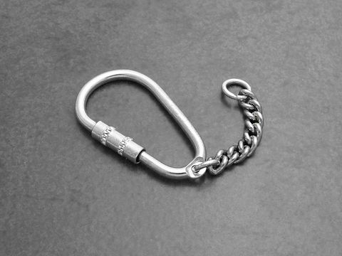 Schlüsselanhänger Sterling Silber mit einer blanko Panzerkette, gefertigt von Juwelier Harnisch, verfügt über eine zuverlässige Mechanik für sicheren Halt und praktischen Einsatz.
