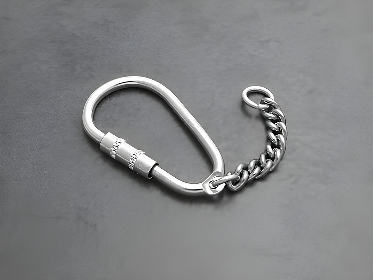 Schlüsselanhänger Sterling Silber mit einer blanko Panzerkette, gefertigt von Juwelier Harnisch, verfügt über eine zuverlässige Mechanik für sicheren Halt und praktischen Einsatz.