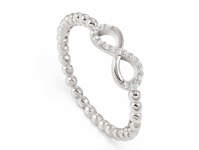 Silberner Infinity Ring aus rhodiniertem Sterlingsilber mit funkelnden Zirkonia, in einer eleganten und zeitlosen Form, perfekt für romantische Anlässe oder als Geschenk.