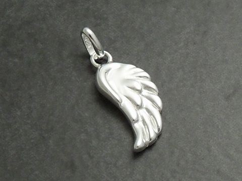 39698-0 Anhänger Flügel aus Sterling Silber 925 von Juwelier Harnisch, in Form eines Engelsflügels, fein graviert und glänzend. Ideal als Schmuckstück für besonderen Anlass.
