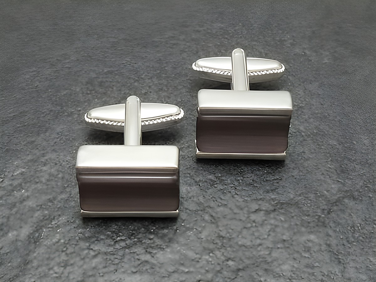 Designer Manschettenknöpfe in silberfarben mit lila und grauen Akzenten, hergestellt von Juwelier Harnisch, elegantes und modernes Design für stilvolle Anlässe.