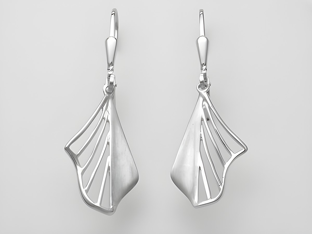 Silberne Ohrringe im modernen Design aus Sterling Silber, hängend, von Juwelier Harnisch, ohne Stein, in stilisierter Form mit feinen Linien und glatter Oberfläche.