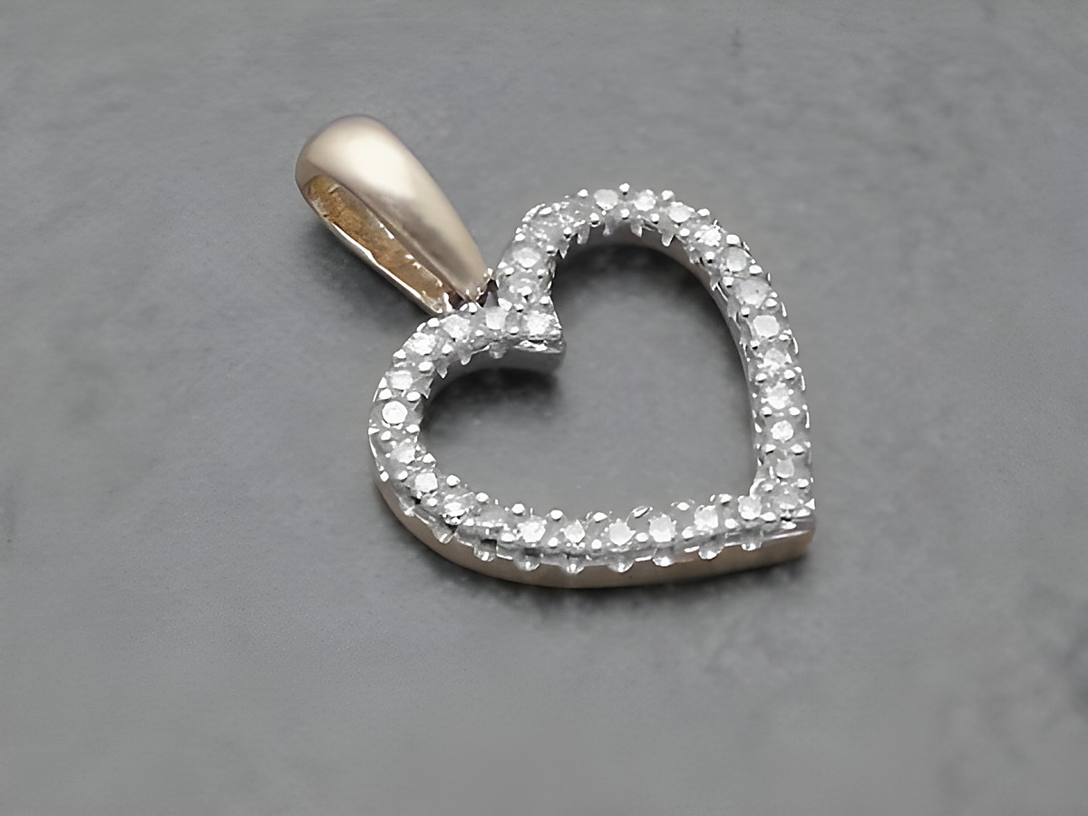Herz Anhänger in Gold 585, romantisch gestaltet mit Diamant PAVÉ, Hersteller Juwelier Harnisch, verleiht jedem Outfit einen stilvollen Akzent. Ideal für besondere Anlässe.
