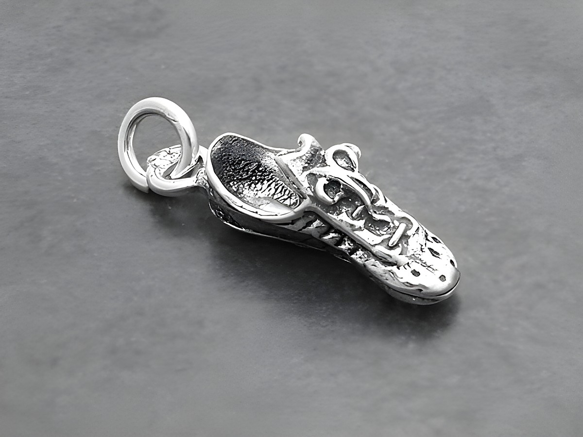 Fußballschuh -925 Sterling Silber Anhänger, detailgetreu und hochwertig verarbeitet, Hersteller: Juwelier Harnisch, ideal für Deutschland Fanartikel zur Verschönerung von Schmuckstücken.