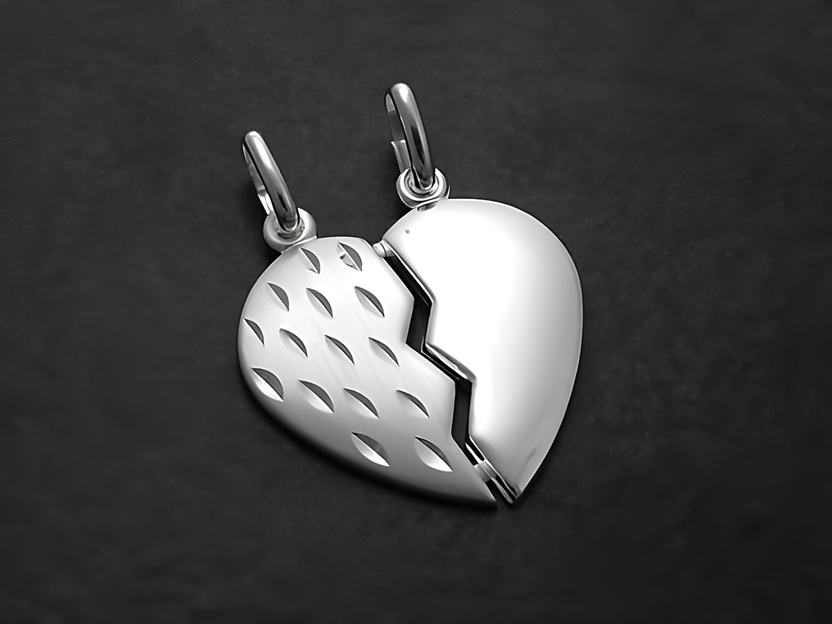 Doppelherz Anhänger aus teilmattiertem Sterling Silber, Hersteller Juwelier Harnisch, mit herzförmigem Design und Bruchlinie, symbolisiert eine besondere Verbindung.