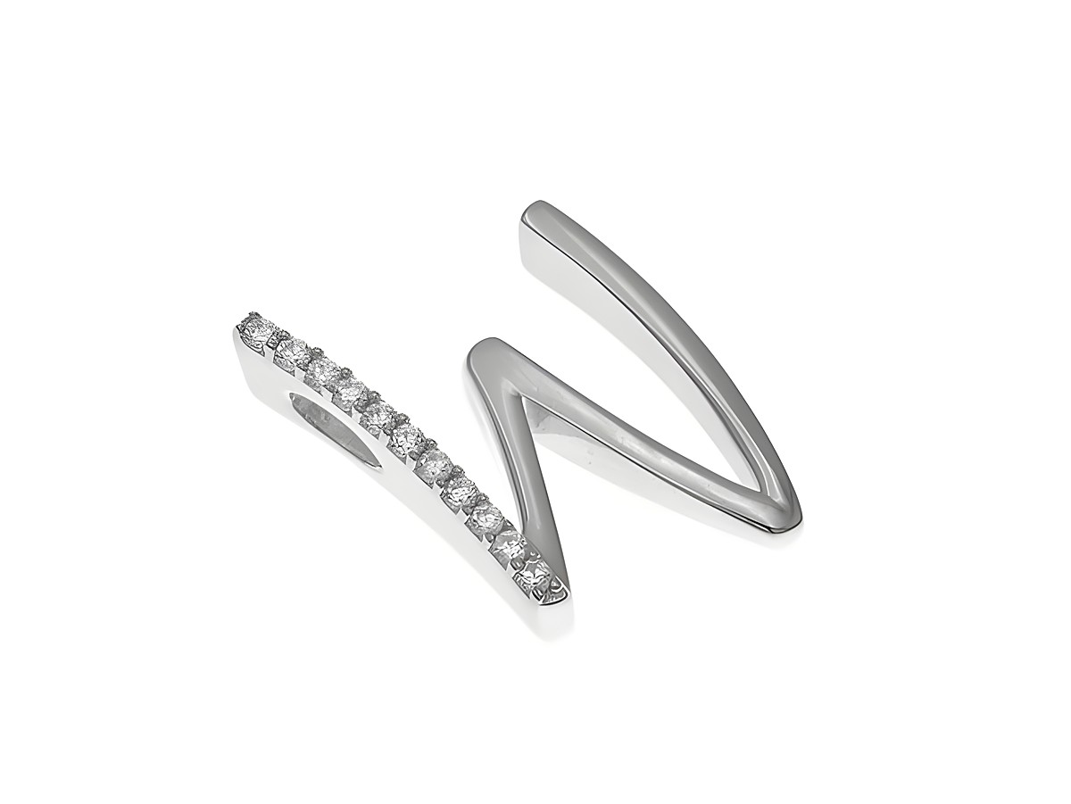 Anhänger aus Sterling Silber in Form des Buchstabens W, poliert und rhodiniert, verziert mit Zirkonia, hergestellt von Juwelier Harnisch.