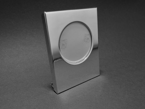 Versilberter Bilderrahmen 7 x 5,5 cm für 3,7 x 3,7 cm Bilder mit kreisförmiger Gravurmöglichkeit, ideal für persönliche Geschenke und Dekoration, hergestellt von Juwelier Harnisch.